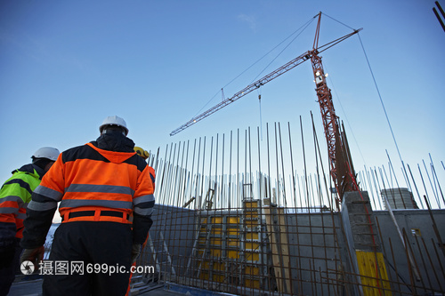 施工現(xiàn)場(chǎng)的工匠 建筑工人與建筑施工的艱辛與驕傲